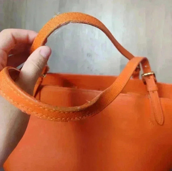 Tory Burch York Buckle Tote Bag in Orange - Picture 4 of 16